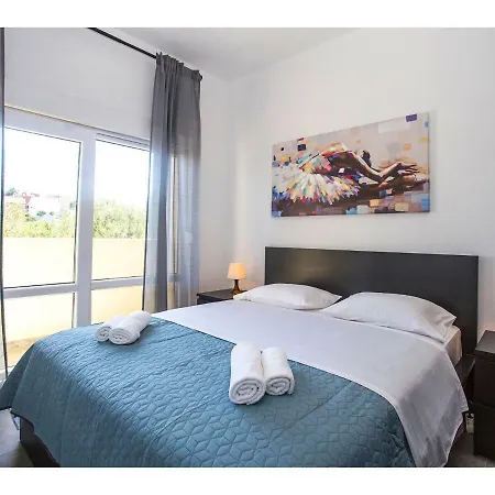 Olive Tree Apartment *