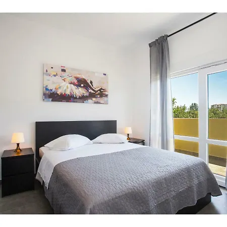 Olive Tree Apartment *